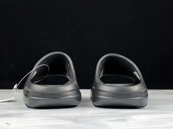 FX0495 Slide Adidas Yeezy Black 0528
